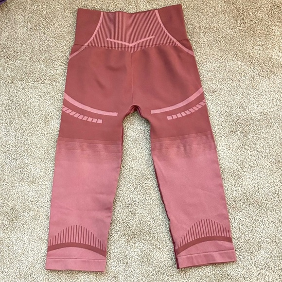 🎈Gymshark~Capri Leggings - Picture 2 of 6